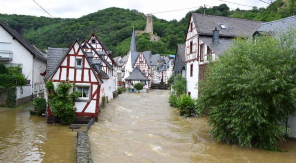 ANÁLISIS DE RIESGO DE INUNDACIONES POR TORMENTAS Y HURACANES